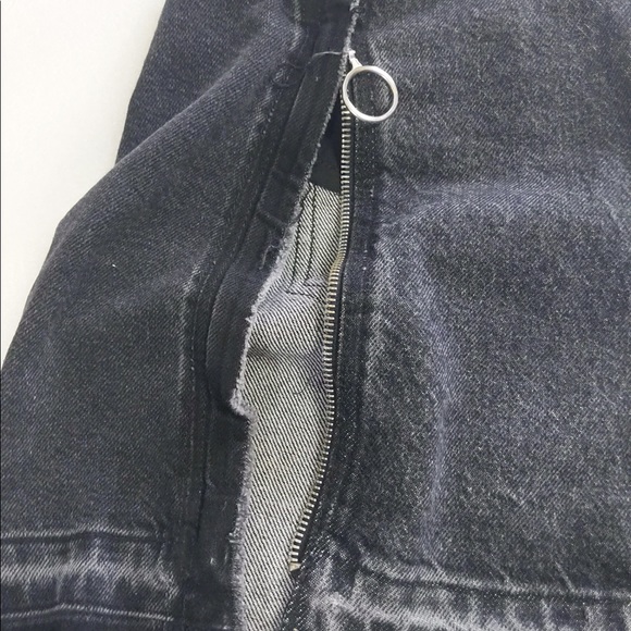 Zara Distressed Raw Hem Denim Mini Skirt with Double Front Zip Detail - Picture 8 of 9